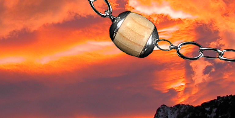 AlpinPerlen Schmuck ... made in schwangau AlpinPerlen Schmuck ... Zirbenholz, Silber und je nach Modell noch mit Bergkristall oder Granatsteinen.