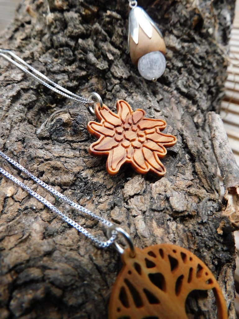 AllgäuZeit Holzschmuck aus verschiedenen europäischen Hölzern ... made in schwangau AllgäuZeit Holzschmuck
